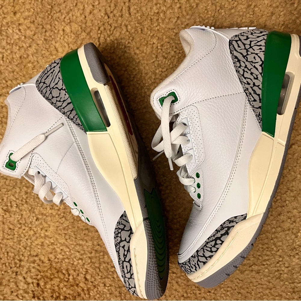 Women's Air Jordan 3 Retro "Lucky Green - Picture 4 of 9